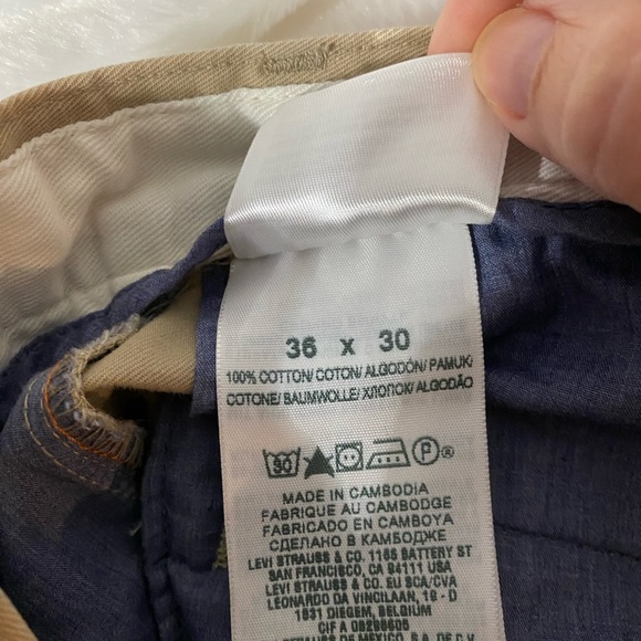 Men’s Levi Field Khaki Dockers Pants Trousers
36 X 30, cotton
Flat front - Picture 7 of 7